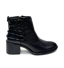 BOTA EM COURO