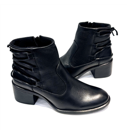 BOTA EM COURO