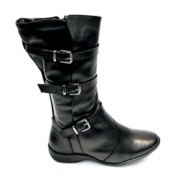 BOTA EM COURO COM FIVELA